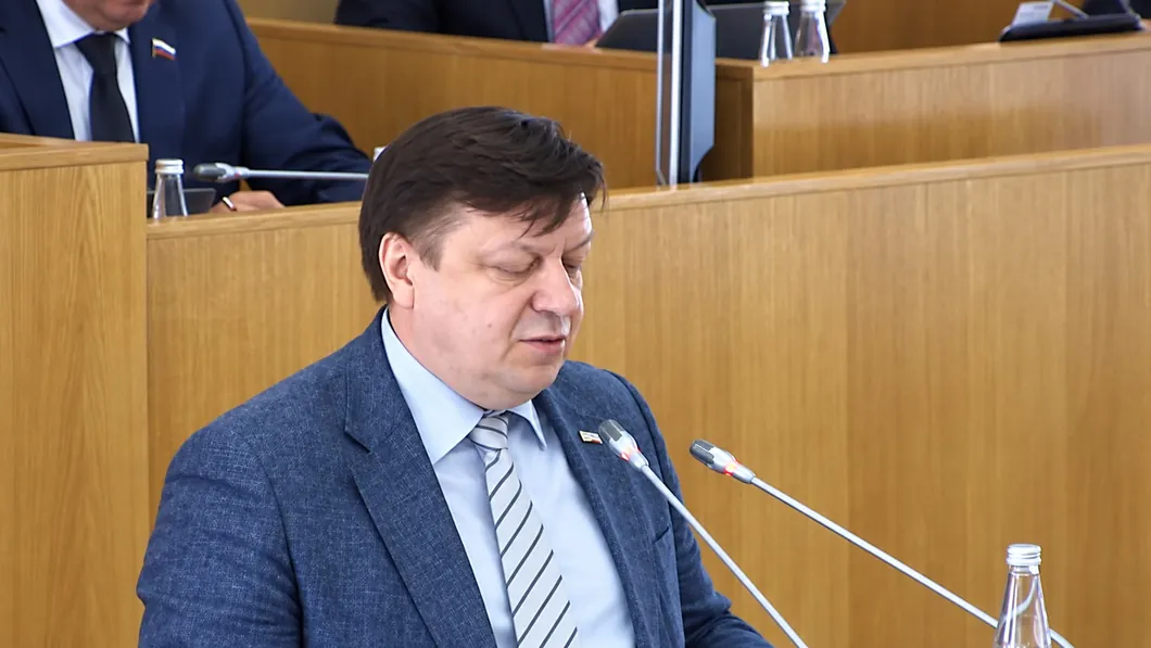 Николай Егоров выступает в Законодательном собрании Вологодской области